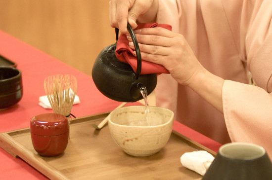 女人喝茶要行扣茶禮嗎，叩茶禮女士能用嗎？