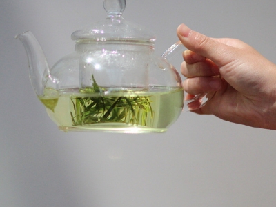 喝茶的好處和壞處分別是什么，長期喝茶有什么危害？