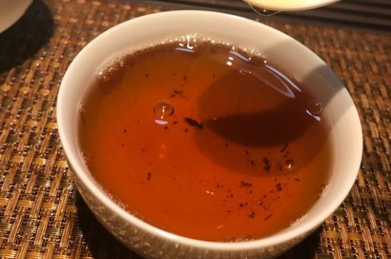 大紅袍第一泡要倒掉嗎，洗茶水需倒掉但第一泡出湯