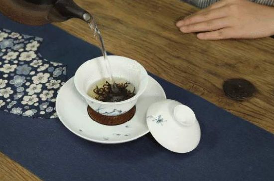 各類(lèi)茶的注水方式，不同的茶泡茶時(shí)怎么注水