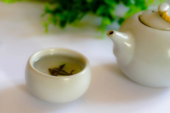 綠茶碧螺春怎么泡簡(jiǎn)易步驟，沖泡碧螺春的十二步驟口訣