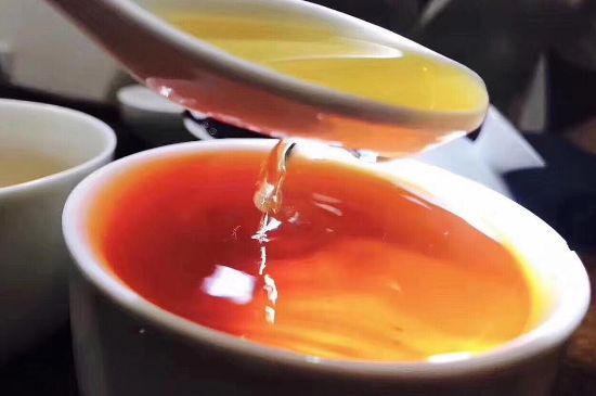 女人喝肉桂紅茶有什么好處，肉桂加紅茶的功效與作用