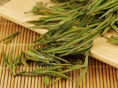 安吉白茶的功效與作用，簡(jiǎn)單概括安吉<a href=http://www.car-candy.com/fenlei/baicha/ target=_blank class=infotextkey>白茶功效</a>