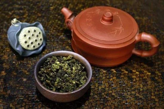 泡大紅袍、肉桂和水仙可以用一個(gè)紫砂壺嗎，可以摻一起沖泡么？