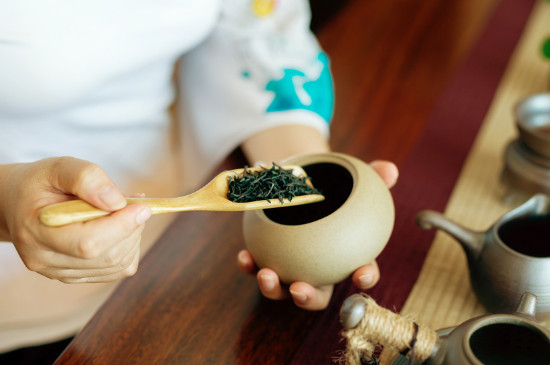 女人喝茶要行扣茶禮嗎，叩茶禮女士能用嗎？