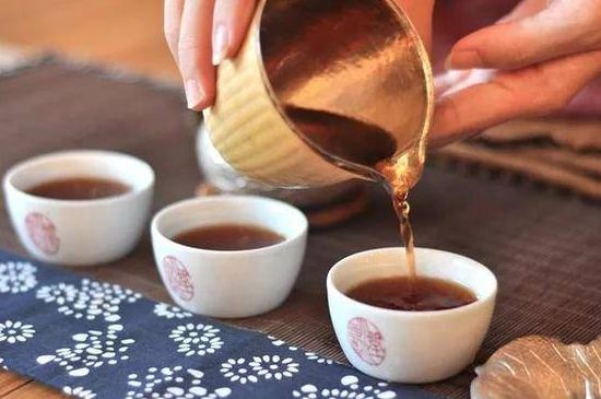 喝茶茶桌上的禮儀有哪些，泡茶待客十大禮儀不可不做！
