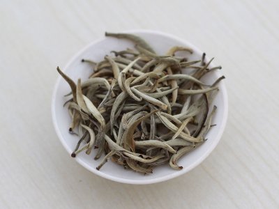 白茶品質(zhì)如何區(qū)分，白茶的優(yōu)劣質(zhì)量辨別方法