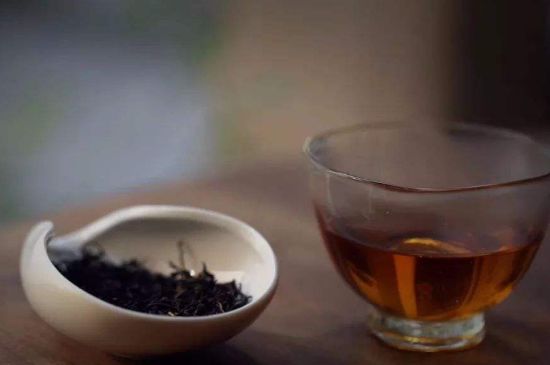 泡好的茶水放冰箱能保存多久，泡好的茶冷藏放多久？