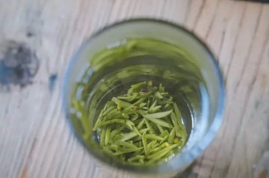 泡好的茶水放冰箱能保存多久，泡好的茶冷藏放多久？