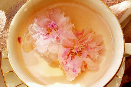 玫瑰花茶的功效與作用，堅(jiān)持喝一個(gè)月玫瑰花茶會(huì)怎樣？