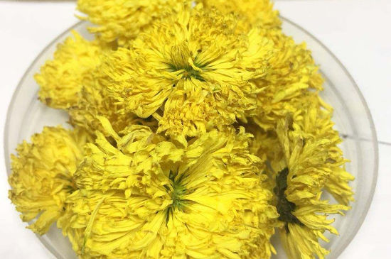 菊花茶大朵小朵有什么區(qū)別，菊花喝大朵還是小朵？