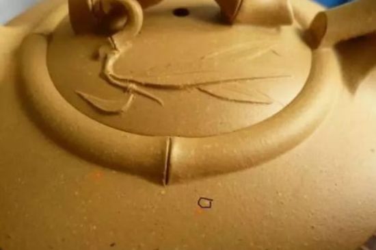 本山綠泥紫砂壺小黑點(diǎn)多嗎，真正本山綠泥會(huì)吐黑嗎？