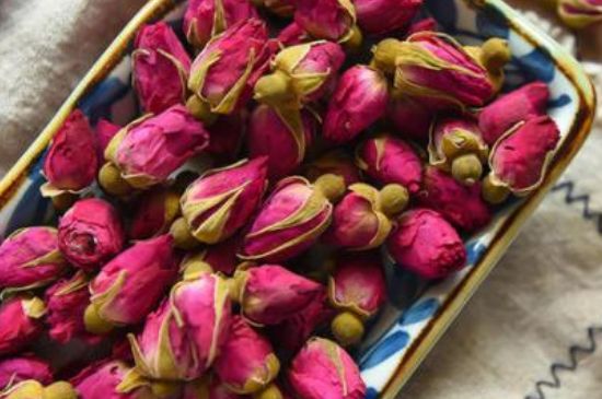 干玫瑰花泡水放幾顆，玫瑰花泡水一次放幾朵？