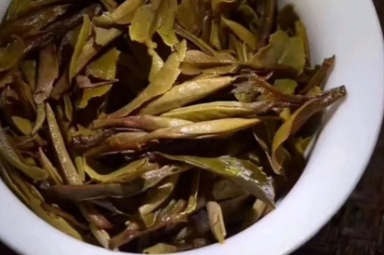 老白茶上火還是去火？夏季喝煮的老白茶會容易上火！