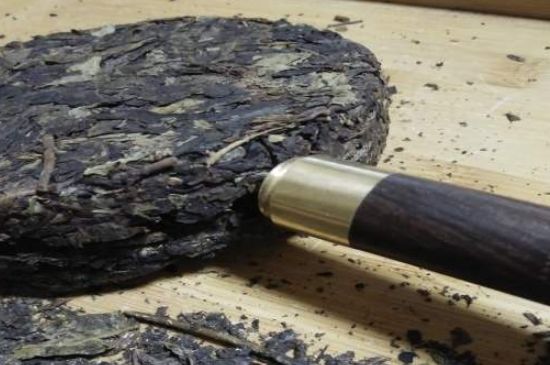 伏茶里的金花是黃曲霉素嗎，金花茯茶里的是什么菌