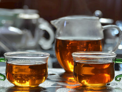 紅茶和綠茶的區(qū)別，常喝紅茶好還是綠茶好？