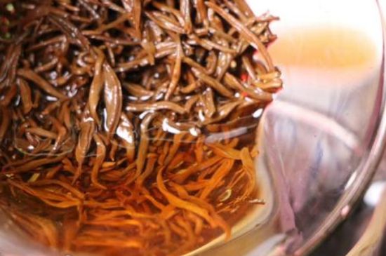 300塊錢的金駿眉能喝嗎，兩三百多金駿眉和一千多區(qū)別