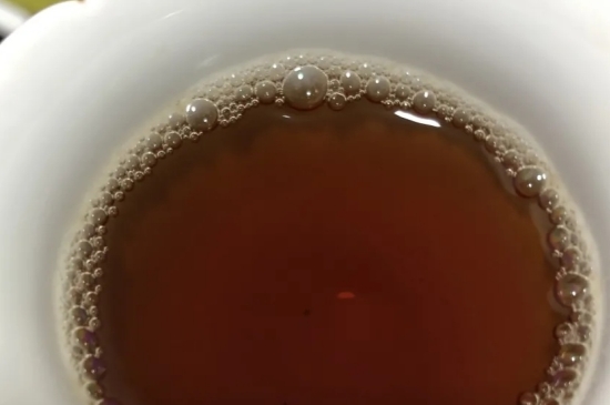 老白茶上火還是去火？夏季喝煮的老白茶會容易上火！